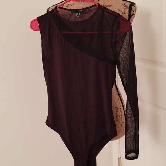 EUC 💢 | Atmosphere Solid One Shoulder Bodysuit - Picture 2 of 7